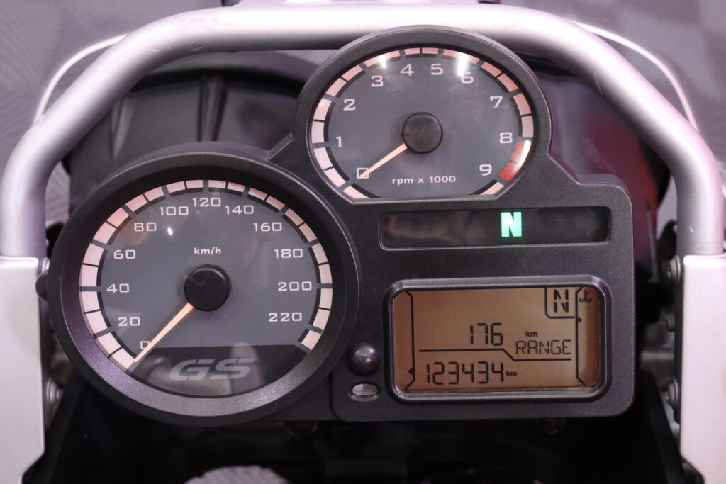 BMW - R - 1200 GS // Myydään huutokaupat.com /Huoltokirja / Sivulaukut / ESA / ABS / Teipattu // BMW - R - 1200 GS // Myydään huutokaupat.com /Huoltokirja / Sivulaukut / ESA / ABS / Teipattu // - Moottoripyörä