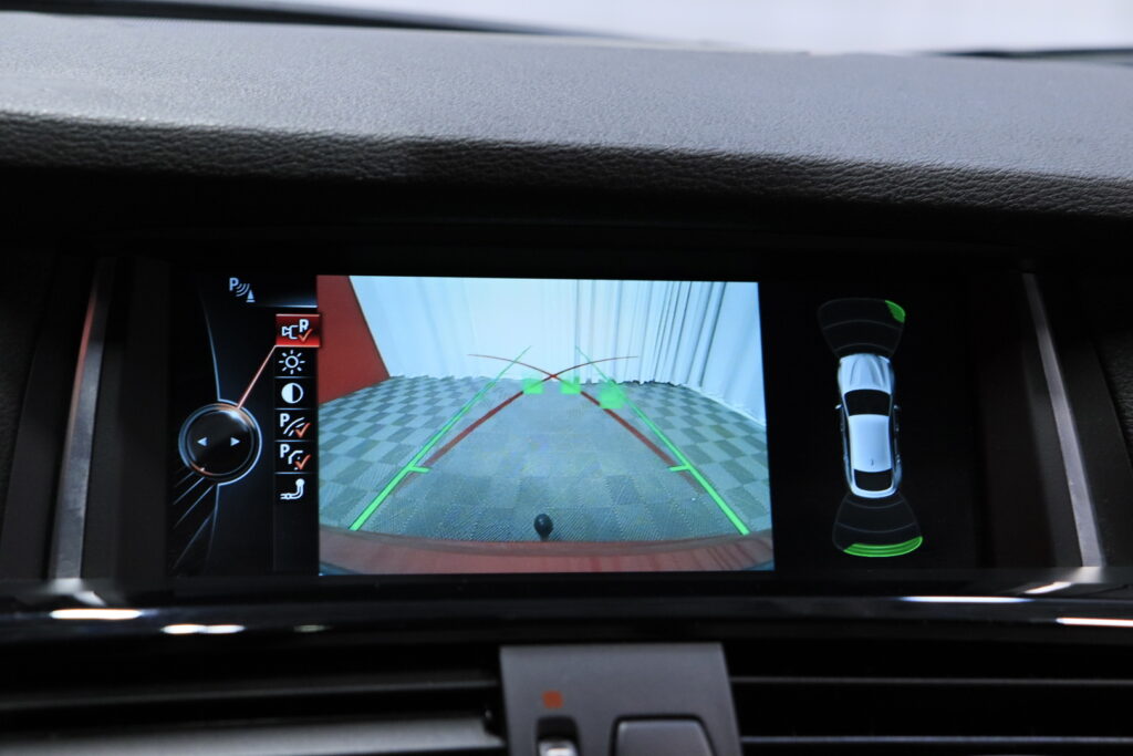 BMW - X4 - F26 xDrive30d TwinPower Turbo A M-Sport BMW - X4 - F26 xDrive30d TwinPower Turbo A M-Sport - Maastoauto