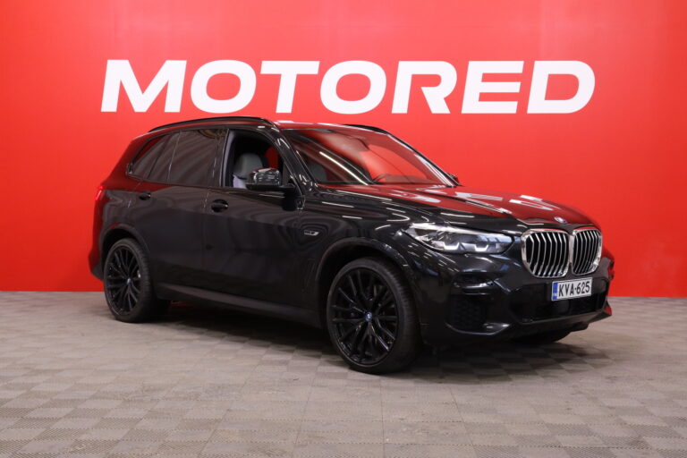 BMW - X5 - G05 xDrive45e A Charged Edition M Sport // H&K / 360-kamera / Muistipenkki / HUD / ACC / Koukku / Live Cockpit / - Maastoauto
