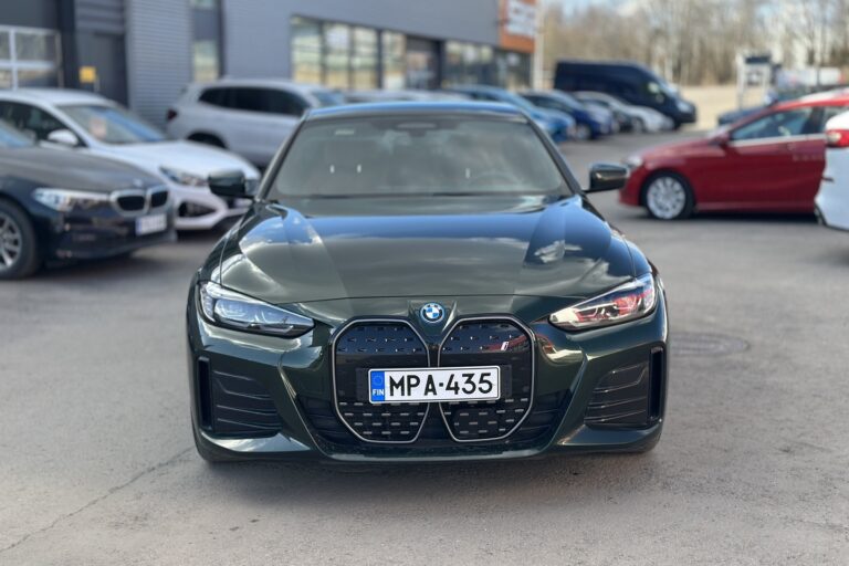BMW - i4 - eDrive40 / ACC / H&K / 360 / Comfort Access // Adapt M sport alusta // Ambient Valopaketti // - Sedan