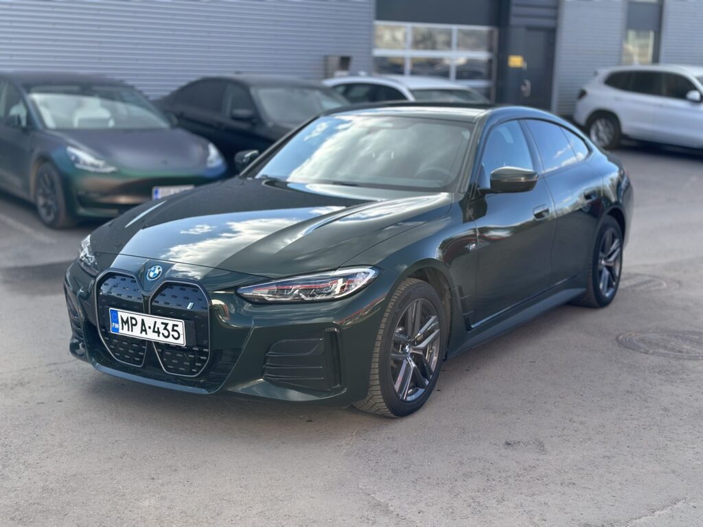 BMW - i4 - eDrive40 / ACC / H&K / 360 / Comfort Access // Adapt M sport alusta // Ambient Valopaketti // BMW - i4 - eDrive40 / ACC / H&K / 360 / Comfort Access // Adapt M sport alusta // Ambient Valopaketti // - Sedan