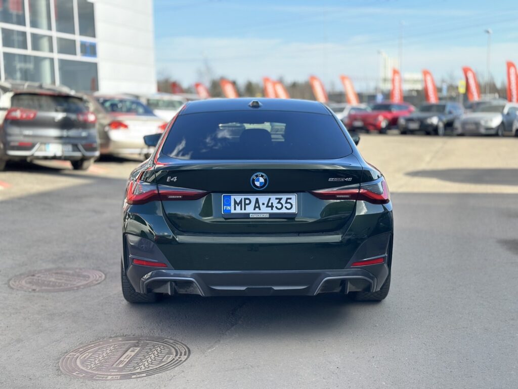 BMW - i4 - eDrive40 / ACC / H&K / 360 / Comfort Access // Adapt M sport alusta // Ambient Valopaketti // BMW - i4 - eDrive40 / ACC / H&K / 360 / Comfort Access // Adapt M sport alusta // Ambient Valopaketti // - Sedan