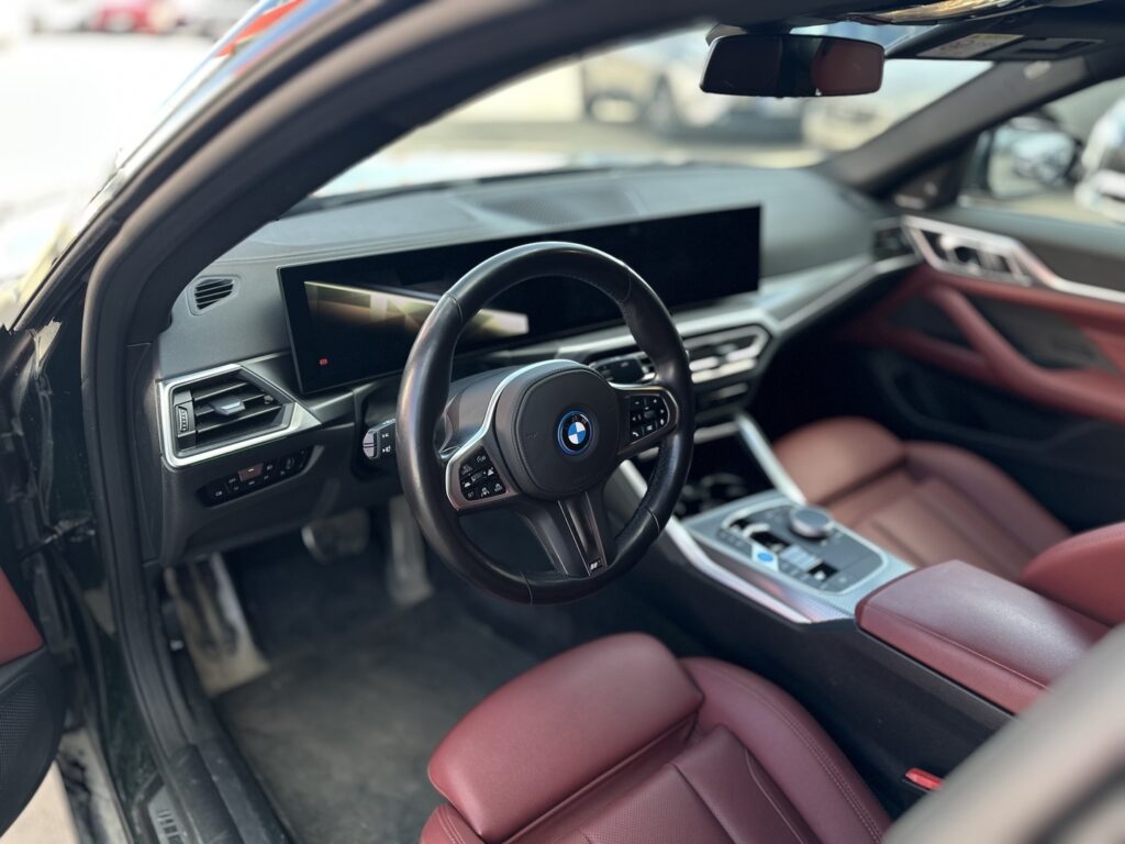 BMW - i4 - eDrive40 / ACC / H&K / 360 / Comfort Access // Adapt M sport alusta // Ambient Valopaketti // BMW - i4 - eDrive40 / ACC / H&K / 360 / Comfort Access // Adapt M sport alusta // Ambient Valopaketti // - Sedan