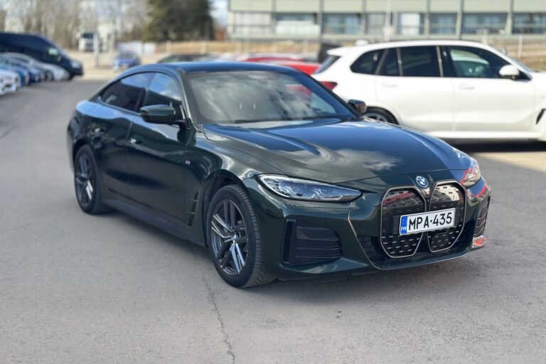 BMW - i4 - eDrive40 / ACC / H&K / 360 / Comfort Access // Adapt M sport alusta // Ambient Valopaketti // - Sedan