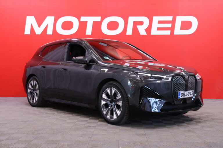 BMW - iX - xDrive40 Sport // Laser / Sky Lounge / HUD / ACC / H&K / Ilmastoidut istuimet / Imuovet / Heat Comfort / 360° - Maastoauto