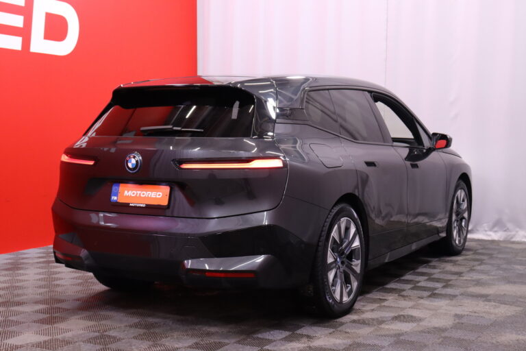 BMW - iX - xDrive40 Sport // Laser / Sky Lounge / HUD / ACC / H&K / Ilmastoidut istuimet / Imuovet / Heat Comfort / 360° - Maastoauto