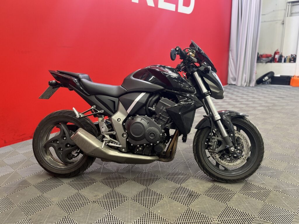 Honda - CB - 1000R // Juuri Saapunut! / Suomi-pyörä / Huoltokirja / Tangonpääpeilit // Honda - CB - 1000R // Juuri Saapunut! / Suomi-pyörä / Huoltokirja / Tangonpääpeilit // - Moottoripyörä
