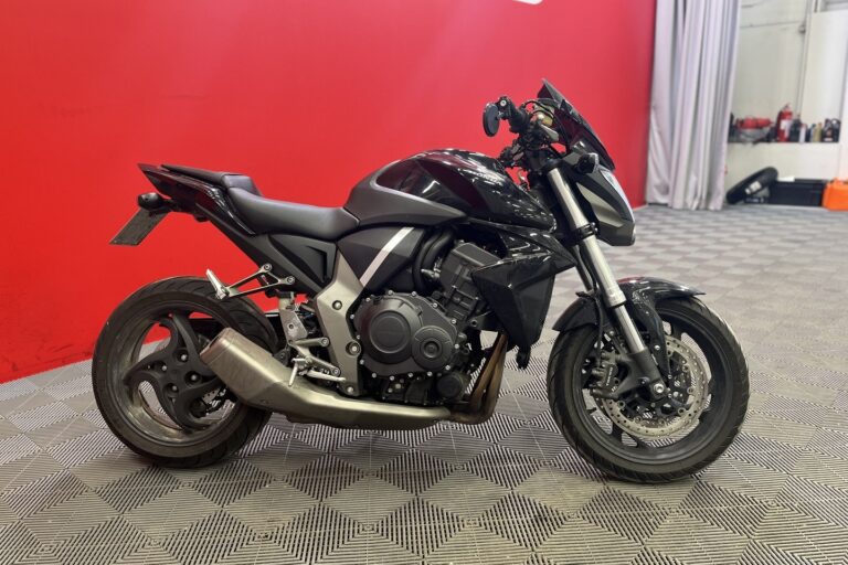 Honda - CB - 1000R // Juuri Saapunut! / Suomi-pyörä / Huoltokirja / Tangonpääpeilit // - Moottoripyörä