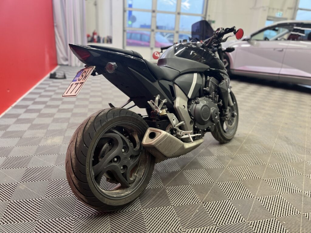 Honda - CB - 1000R // Juuri Saapunut! / Suomi-pyörä / Huoltokirja / Tangonpääpeilit // Honda - CB - 1000R // Juuri Saapunut! / Suomi-pyörä / Huoltokirja / Tangonpääpeilit // - Moottoripyörä