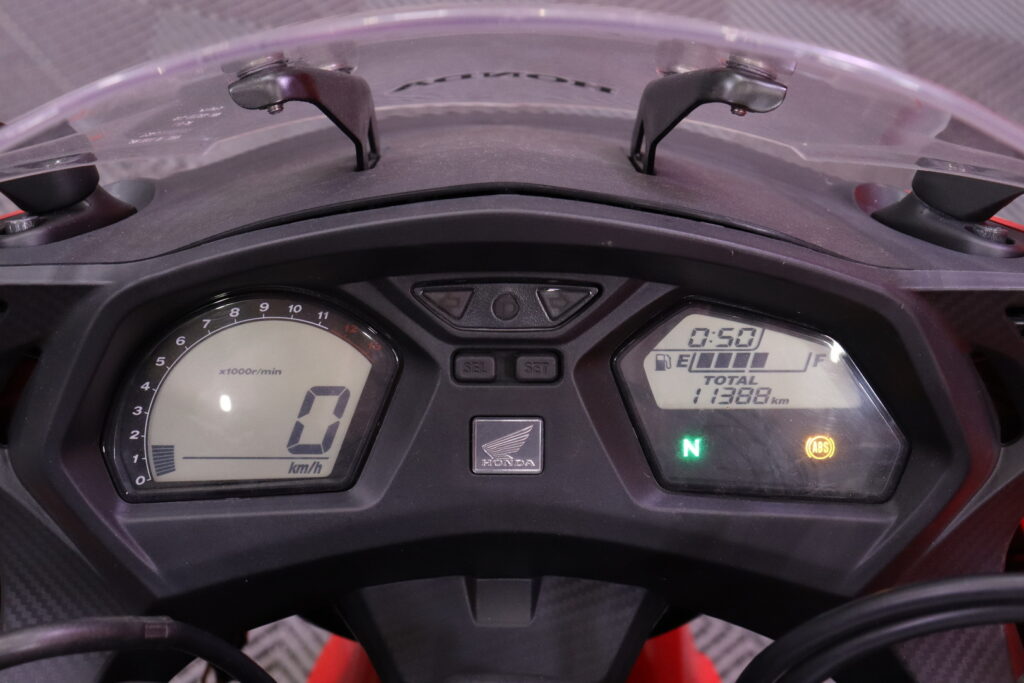 Honda - CBR - 650 R // (F-Malli) / Termignoni Slipari! / Huoltokirja / Siisti! / ABS // Honda - CBR - 650 R // (F-Malli) / Termignoni Slipari! / Huoltokirja / Siisti! / ABS // - Moottoripyörä