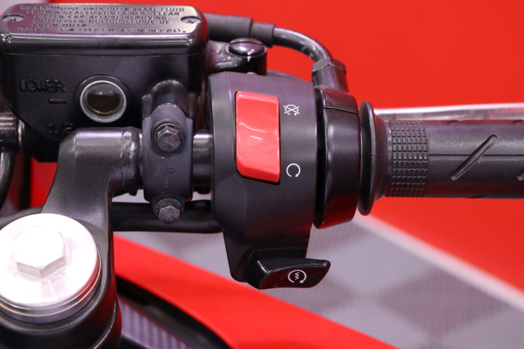 Honda - CBR - 650 R // (F-Malli) / Termignoni Slipari! / Huoltokirja / Siisti! / ABS // Honda - CBR - 650 R // (F-Malli) / Termignoni Slipari! / Huoltokirja / Siisti! / ABS // - Moottoripyörä