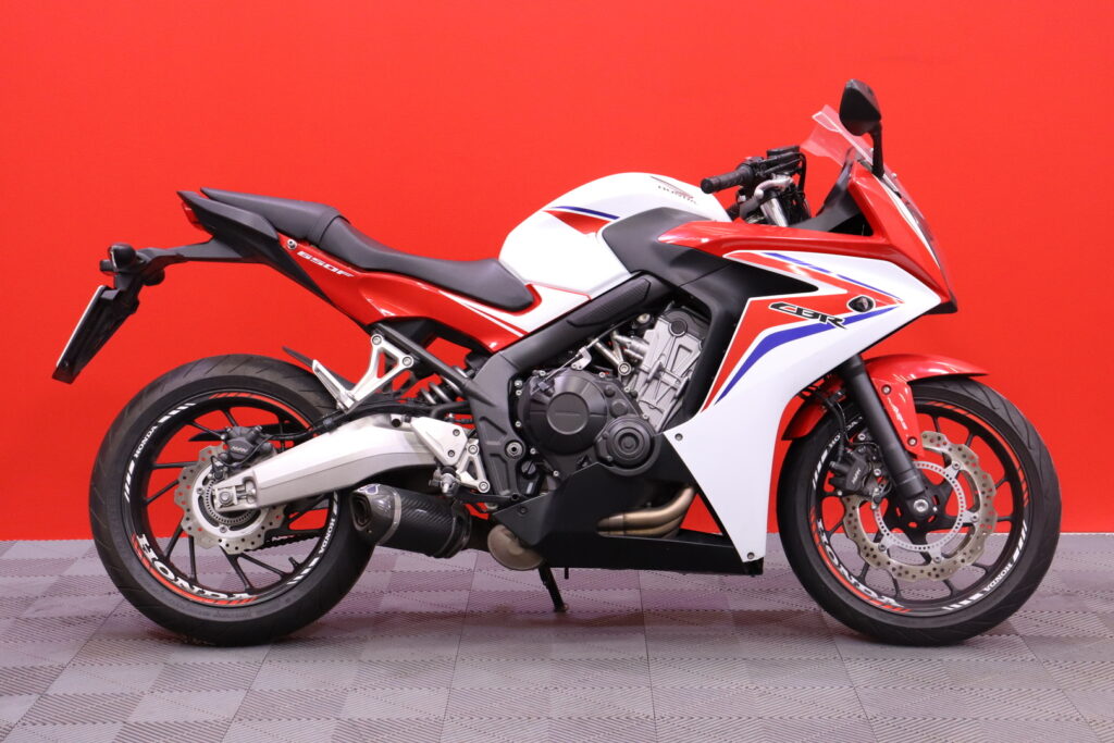 Honda - CBR - 650 R // (F-Malli) / Termignoni Slipari! / Huoltokirja / Siisti! / ABS // Honda - CBR - 650 R // (F-Malli) / Termignoni Slipari! / Huoltokirja / Siisti! / ABS // - Moottoripyörä
