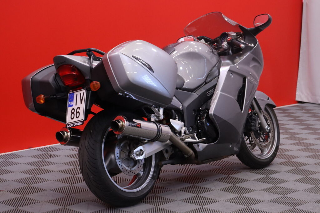Honda - CBR - 1100 XX Super Blackbird // Suomi-Pyörä / Laukut / Dominator Sliparit! / Vähän ajettu! // Honda - CBR - 1100 XX Super Blackbird // Suomi-Pyörä / Laukut / Dominator Sliparit! / Vähän ajettu! // - Moottoripyörä