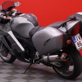 Honda - CBR - 1100 XX Super Blackbird // Suomi-Pyörä / Laukut / Dominator Sliparit! / Vähän ajettu! // - Moottoripyörä