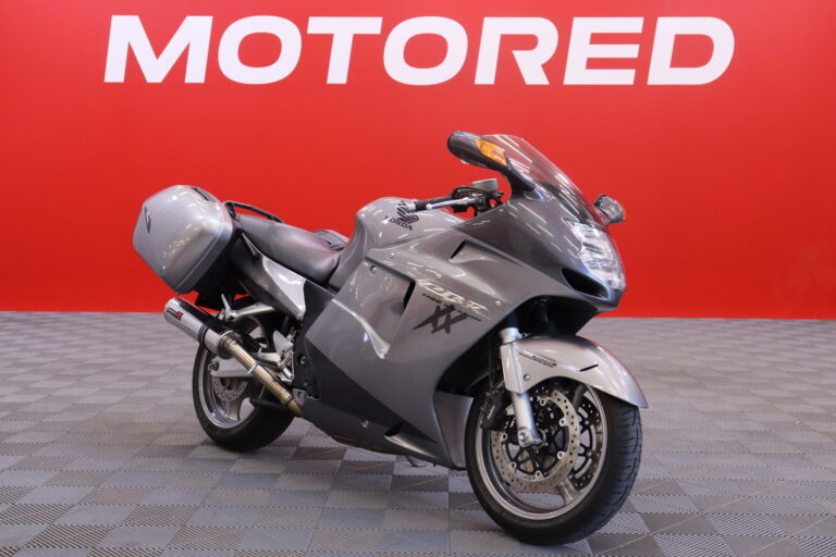 Honda - CBR - 1100 XX Super Blackbird // Suomi-Pyörä / Laukut / Dominator Sliparit! / Vähän ajettu! // - Moottoripyörä