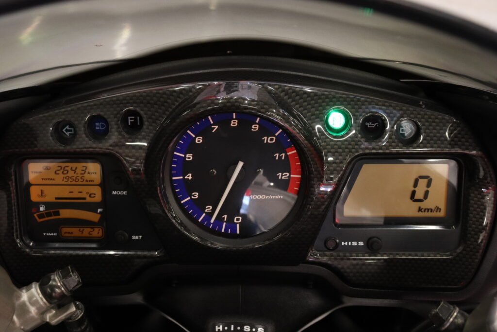 Honda - CBR - 1100 XX Super Blackbird // Suomi-Pyörä / Laukut / Dominator Sliparit! / Vähän ajettu! // Honda - CBR - 1100 XX Super Blackbird // Suomi-Pyörä / Laukut / Dominator Sliparit! / Vähän ajettu! // - Moottoripyörä