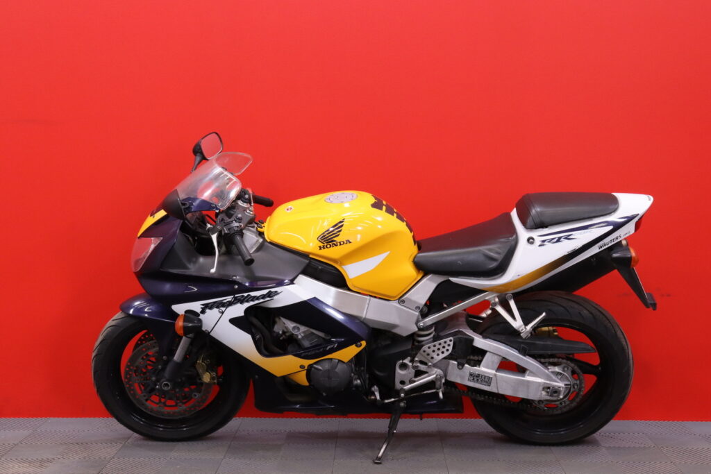 Honda - CBR - 900 RR Fireblade // Akrapovic / Myydään huutokaupat.com! // Honda - CBR - 900 RR Fireblade // Akrapovic / Myydään huutokaupat.com! // - Moottoripyörä