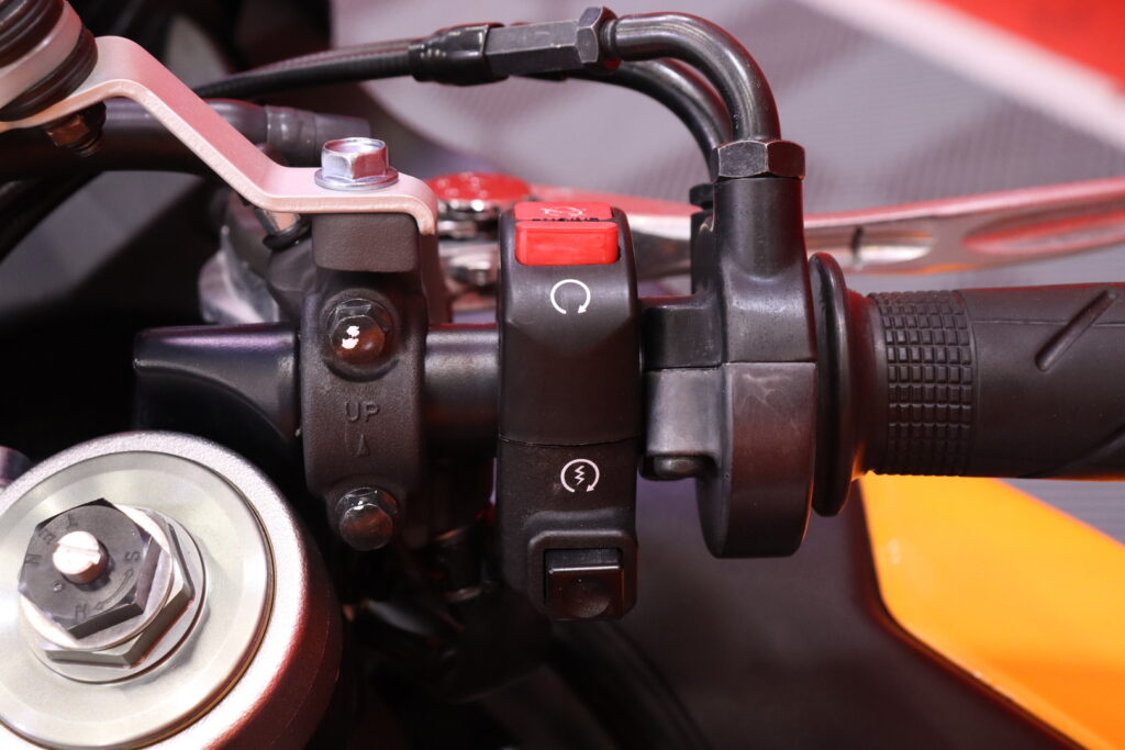 Honda - CBR - 1000 RR Fireblade // Suomi-Pyörä / Akrapovic / ABS / Huoltokirja // Honda - CBR - 1000 RR Fireblade // Suomi-Pyörä / Akrapovic / ABS / Huoltokirja // - Moottoripyörä