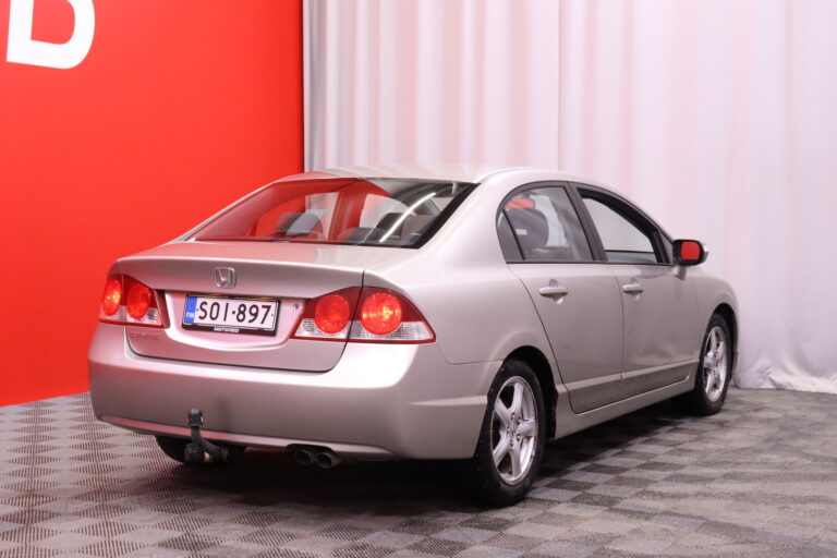 Honda - Civic - 4D CIVIC SEDAN 1.8 // Suomi-auto / Kattoikkuna / Vetokoukku / Vakionopeudesäädin // - Sedan