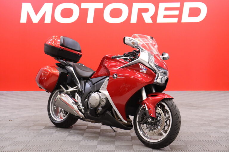 Honda - VFR - 1200 F // 3x laukut! / Navi / Suomi-Pyörä / Huoltokirja // - Moottoripyörä
