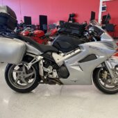 Honda - VFR - 800 VTEC ABS // Juuri saapunut / 4x laukut / 2-om Suomipyörä / Huoltokirja // - Moottoripyörä