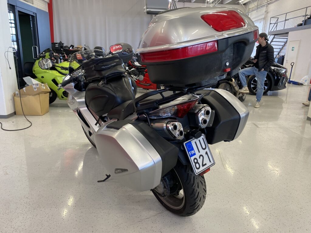 Honda - VFR - 800 VTEC ABS // Juuri saapunut / 4x laukut / 2-om Suomipyörä / Huoltokirja // Honda - VFR - 800 VTEC ABS // Juuri saapunut / 4x laukut / 2-om Suomipyörä / Huoltokirja // - Moottoripyörä