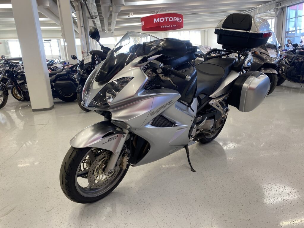 Honda - VFR - 800 VTEC ABS // Juuri saapunut / 4x laukut / 2-om Suomipyörä / Huoltokirja // Honda - VFR - 800 VTEC ABS // Juuri saapunut / 4x laukut / 2-om Suomipyörä / Huoltokirja // - Moottoripyörä