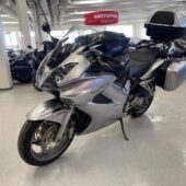 Honda - VFR - 800 VTEC ABS // Juuri saapunut / 4x laukut / 2-om Suomipyörä / Huoltokirja // - Moottoripyörä