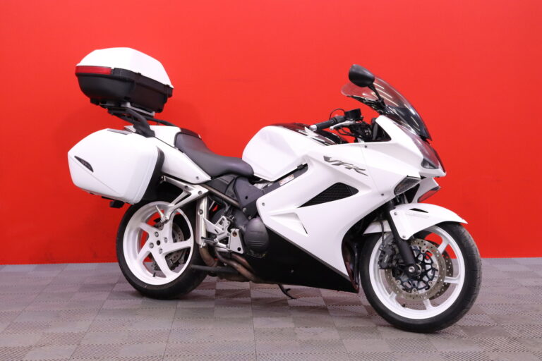 Honda - VFR - 800 VTEC //1-OM, Suomi-pyörä / 3x-laukut / Kahvalämmittimet // - Moottoripyörä