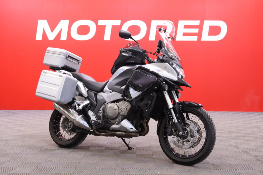 Honda - VFR1200X - 1200 X Crosstourer // Navigointi / 4x laukut / ABS / TC / Juuri saapunut / - Moottoripyörä