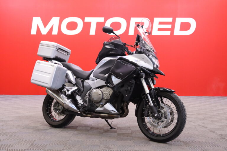 Honda - VFR1200X - 1200 X Crosstourer // Navigointi / 4x laukut / ABS / TC / Juuri saapunut / - Moottoripyörä