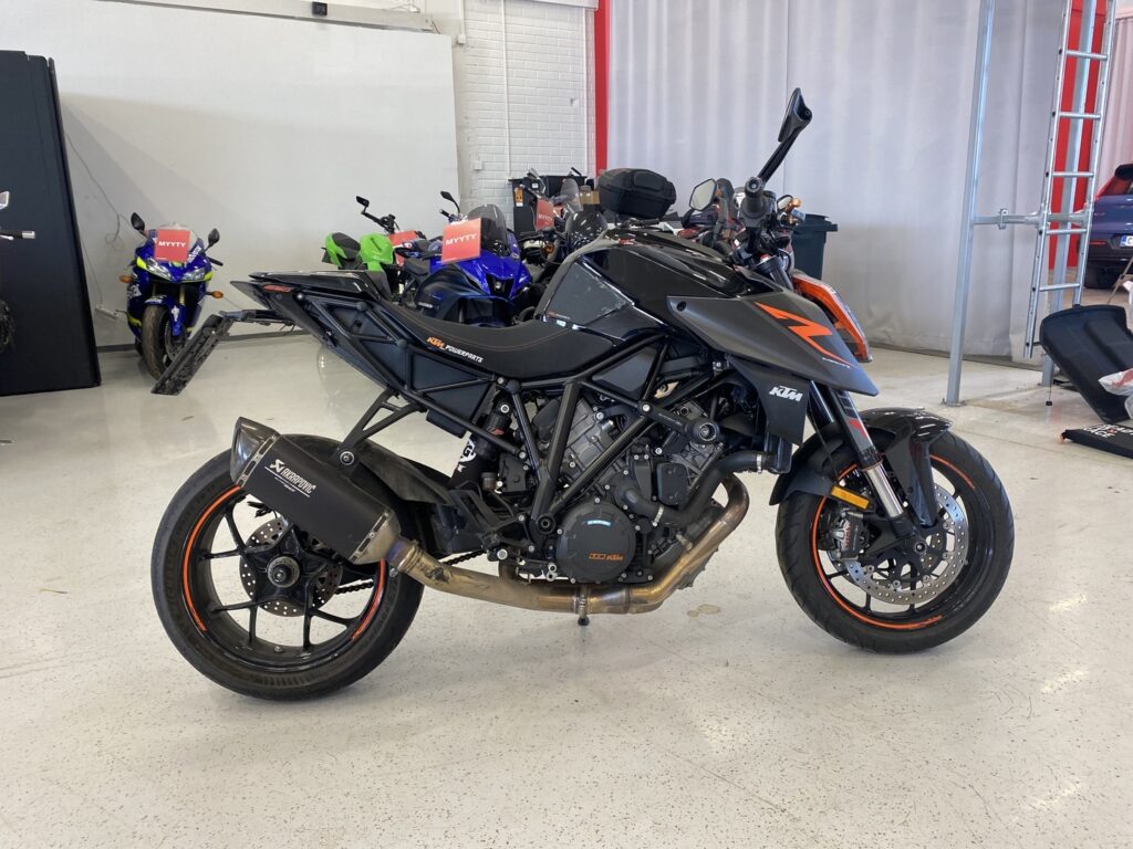 KTM - 1290 - Super Duke R // Juuri Saapunut / Tech- ja Track pack / Akrapovic // KTM - 1290 - Super Duke R // Juuri Saapunut / Tech- ja Track pack / Akrapovic // - Moottoripyörä