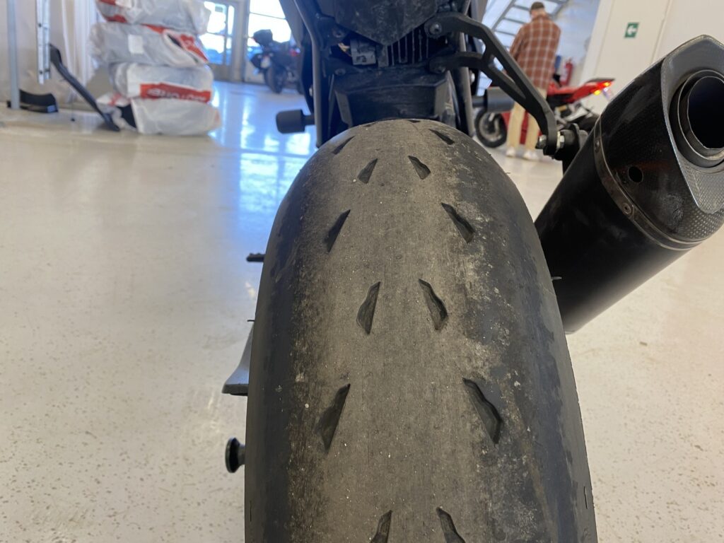 KTM - 1290 - Super Duke R // Juuri Saapunut / Tech- ja Track pack / Akrapovic // KTM - 1290 - Super Duke R // Juuri Saapunut / Tech- ja Track pack / Akrapovic // - Moottoripyörä