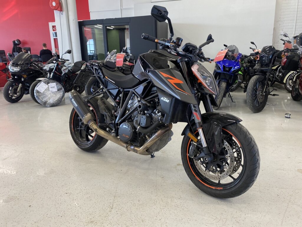 KTM - 1290 - Super Duke R // Juuri Saapunut / Tech- ja Track pack / Akrapovic // KTM - 1290 - Super Duke R // Juuri Saapunut / Tech- ja Track pack / Akrapovic // - Moottoripyörä