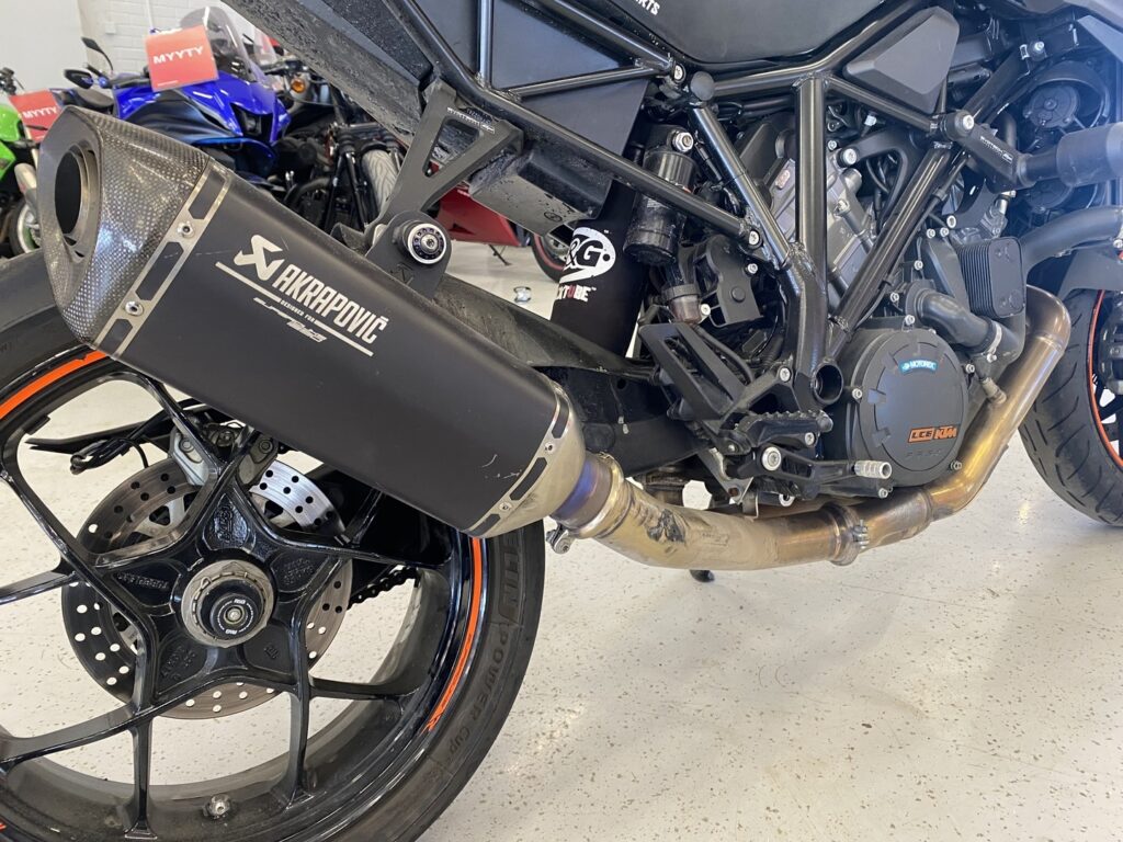 KTM - 1290 - Super Duke R // Juuri Saapunut / Tech- ja Track pack / Akrapovic // KTM - 1290 - Super Duke R // Juuri Saapunut / Tech- ja Track pack / Akrapovic // - Moottoripyörä