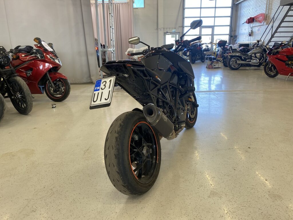 KTM - 1290 - Super Duke R // Juuri Saapunut / Tech- ja Track pack / Akrapovic // KTM - 1290 - Super Duke R // Juuri Saapunut / Tech- ja Track pack / Akrapovic // - Moottoripyörä