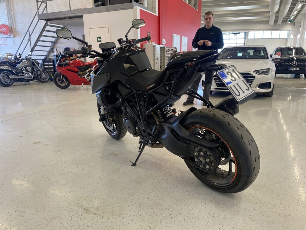 KTM - 1290 - Super Duke R // Juuri Saapunut / Tech- ja Track pack / Akrapovic // KTM - 1290 - Super Duke R // Juuri Saapunut / Tech- ja Track pack / Akrapovic // - Moottoripyörä