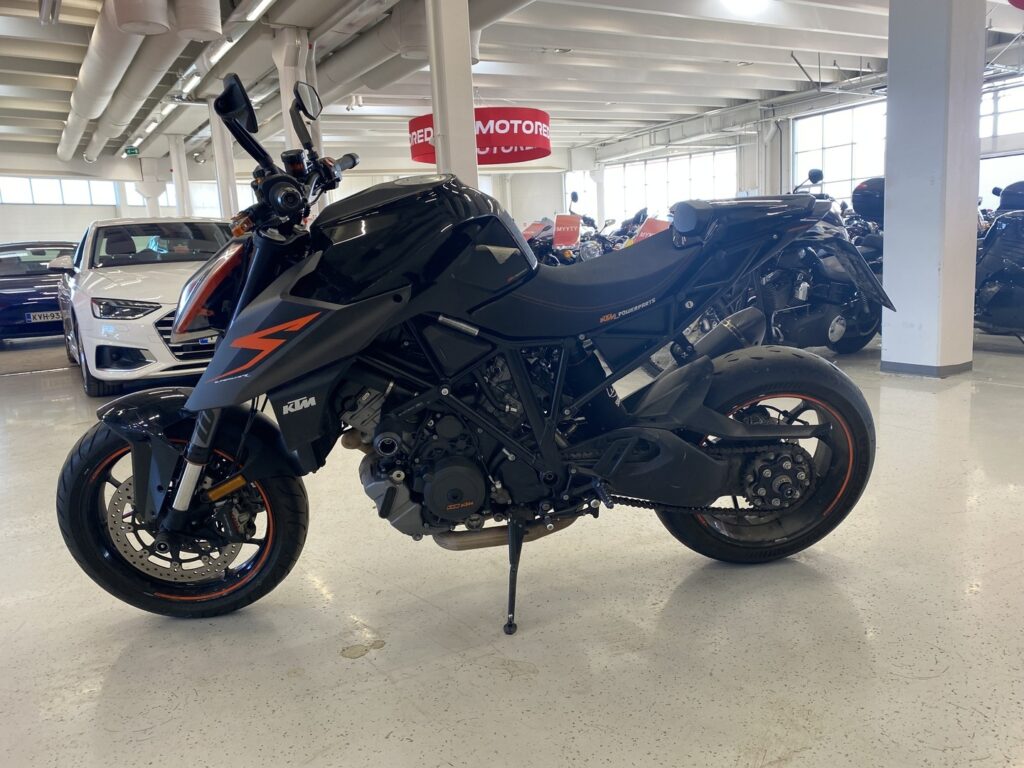 KTM - 1290 - Super Duke R // Juuri Saapunut / Tech- ja Track pack / Akrapovic // KTM - 1290 - Super Duke R // Juuri Saapunut / Tech- ja Track pack / Akrapovic // - Moottoripyörä