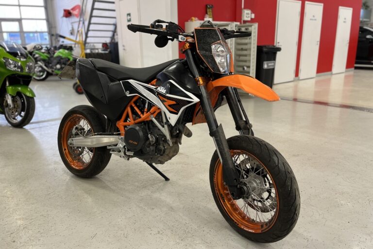 KTM - 690 - SMC-R // Juuri Saapunut! / Akrapovic / Brembo // - Moottoripyörä