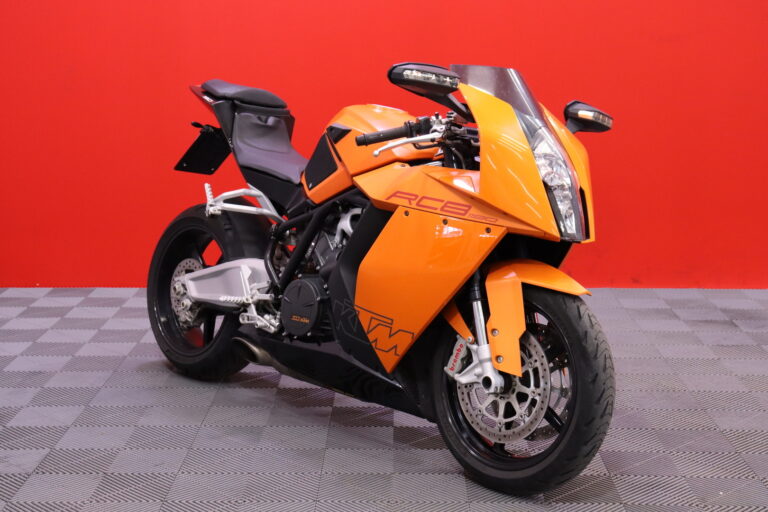 KTM - RC - 8  // Juuri Huollettu! / Suomi-pyörä / Akrapovic putkisto / Brembo jarrut / Huoltokirja // - Moottoripyörä