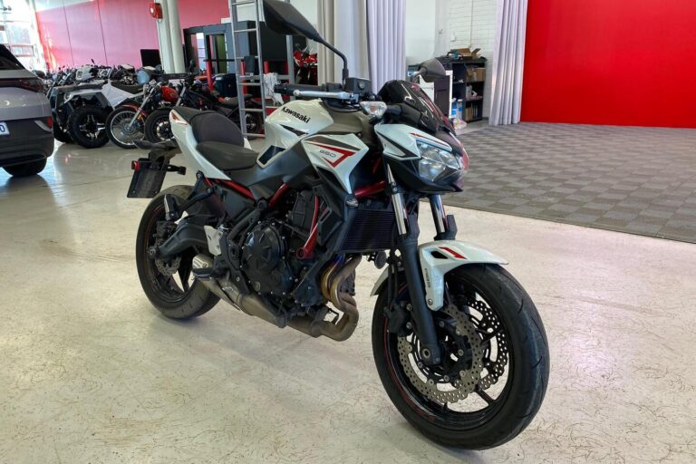 Kawasaki - Z - 650 // Juuri saapunut! / 1-Om. Suomi-pyörä / Takuu voimassa! / Huoltokirja / ABS / Kahvanlämmittimet // - Moottoripyörä