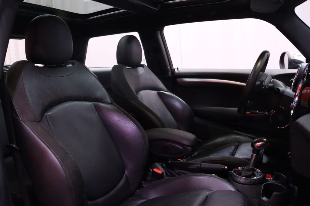 MINI - COOPER - Cooper S A Business // Nahkaverhoilu / H&K / Panorama / Moonwalk Grey Väri // MINI - COOPER - Cooper S A Business // Nahkaverhoilu / H&K / Panorama / Moonwalk Grey Väri // - Viistoperä