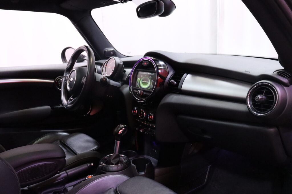 MINI - COOPER - Cooper S A Business // Nahkaverhoilu / H&K / Panorama / Moonwalk Grey Väri // MINI - COOPER - Cooper S A Business // Nahkaverhoilu / H&K / Panorama / Moonwalk Grey Väri // - Viistoperä