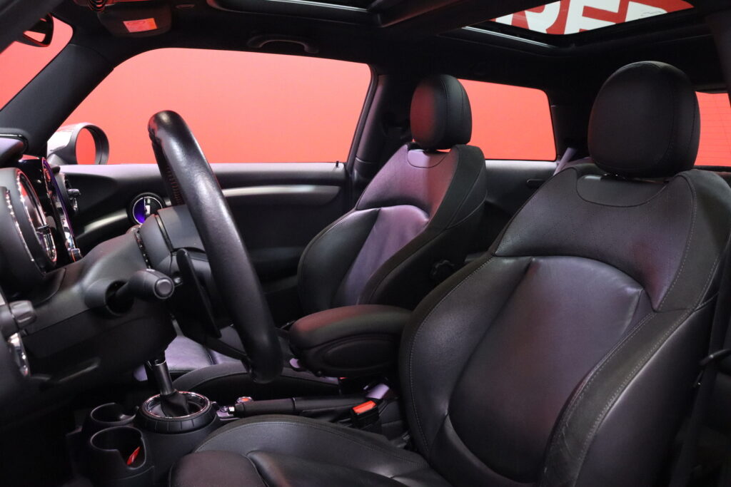 MINI - COOPER - Cooper S A Business // Nahkaverhoilu / H&K / Panorama / Moonwalk Grey Väri // MINI - COOPER - Cooper S A Business // Nahkaverhoilu / H&K / Panorama / Moonwalk Grey Väri // - Viistoperä