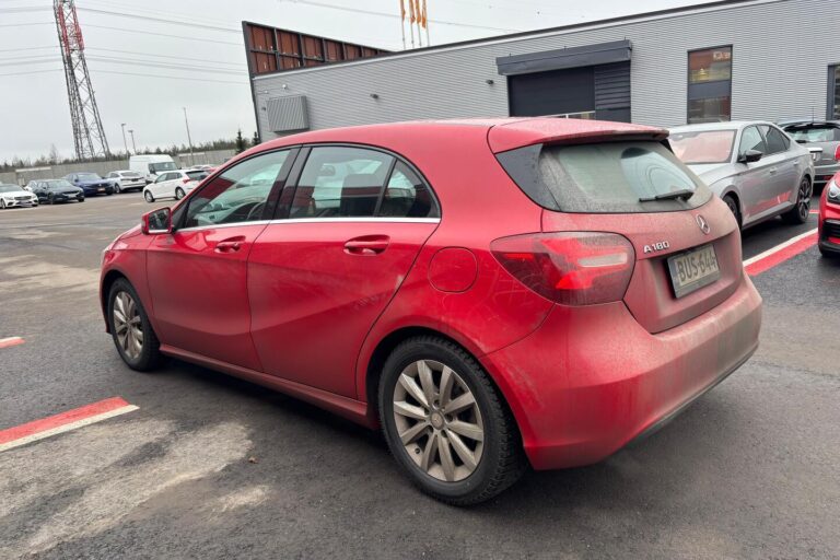 Mercedes-Benz - A - 180 Suomi 100 Edition // Suomi-auto / Sport-penkit / P. Kamera / - Viistoperä