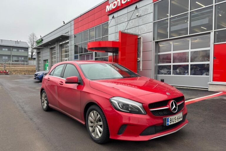 Mercedes-Benz - A - 180 Suomi 100 Edition // Suomi-auto / Sport-penkit / P. Kamera / - Viistoperä