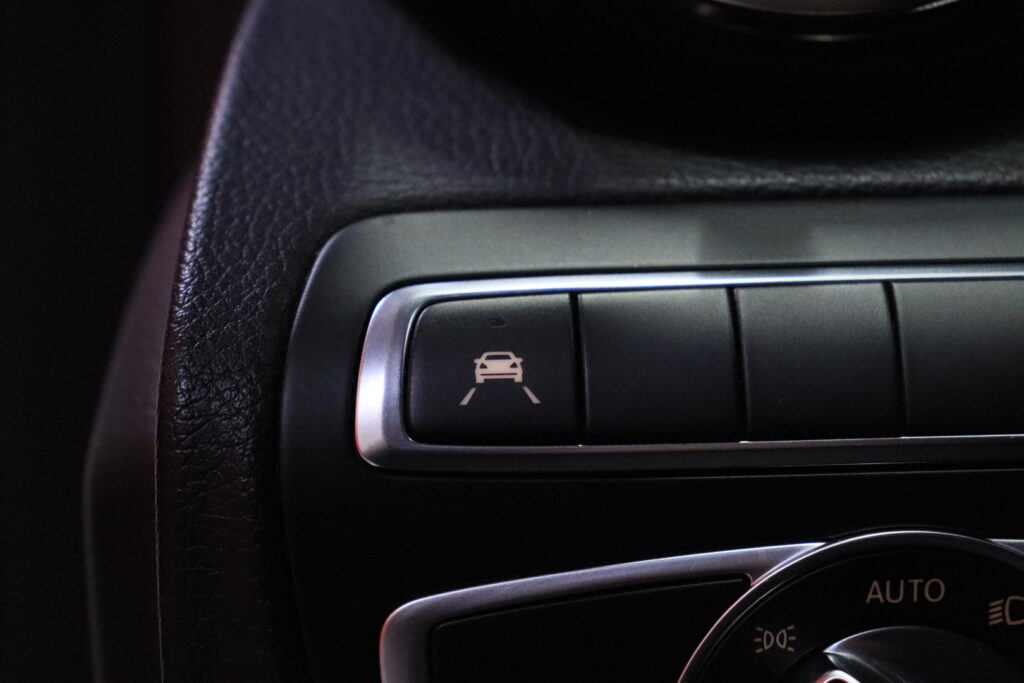 tuotekuva-Mercedes-Benz-C-RVV-915-2026-03-05-100104-16 tuotekuva-Mercedes-Benz-C-RVV-915-2026-03-05-100104-16