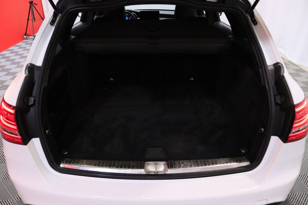 tuotekuva-Mercedes-Benz-C-RVV-915-2026-03-05-100104-27 tuotekuva-Mercedes-Benz-C-RVV-915-2026-03-05-100104-27