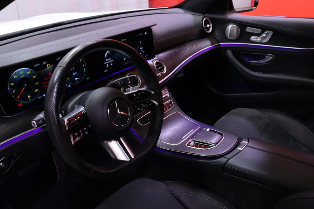 Mercedes-Benz - E - 300 de 4MATIC T A AMG // Distronic+ / Panorama / Burmester / Muistipenkit / Vetokoukku / Kamera / Night // Mercedes-Benz - E - 300 de 4MATIC T A AMG // Distronic+ / Panorama / Burmester / Muistipenkit / Vetokoukku / Kamera / Night // - Farmari
