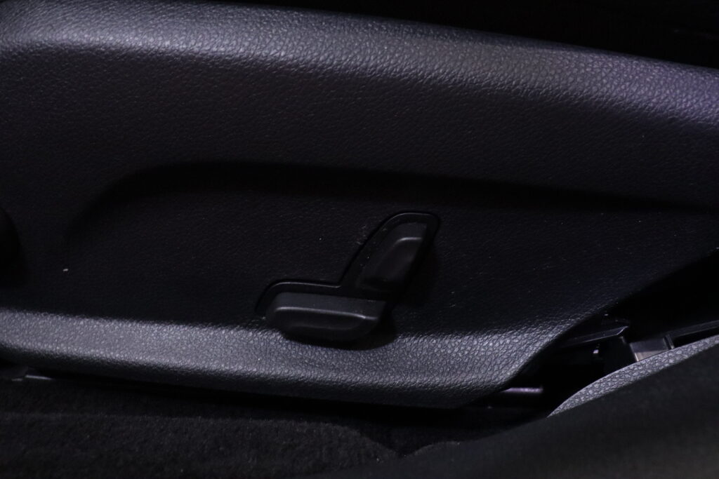 Mercedes-Benz - E - 220 d 4Matic A Business AMG / Multibeam LED / Burmester / Webasto / Panorama Mercedes-Benz - E - 220 d 4Matic A Business AMG / Multibeam LED / Burmester / Webasto / Panorama - Sedan